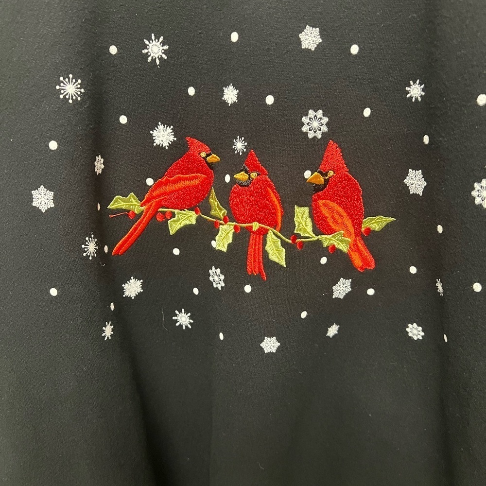 CHRISTMAS SWEATSHIRT KING UNIVERSAL W/RED CARDINALS  AND SNOWFLAKES  SIZE 2XL. - Picture 5 of 9
